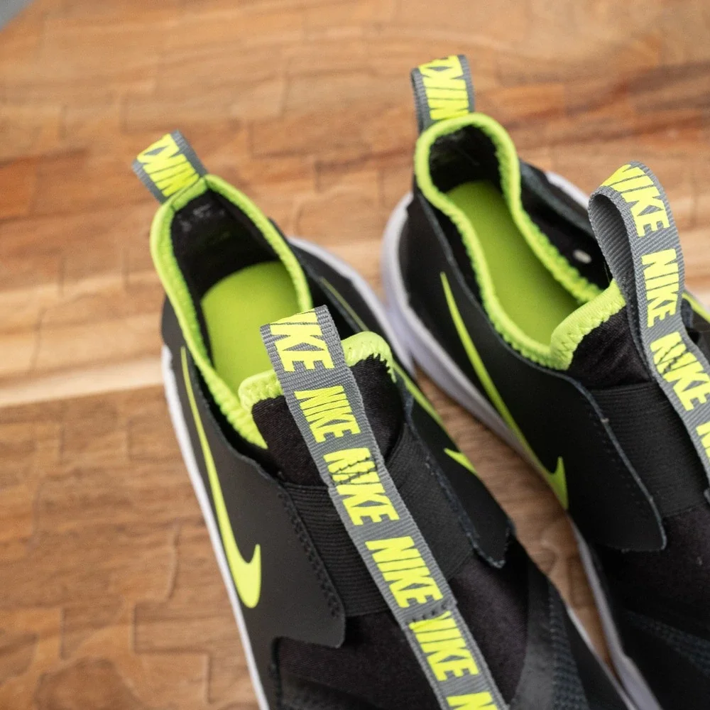 Nike Flex Runner Youth Athletic Shoes 5 Y Black Grey Volt AT4662-019